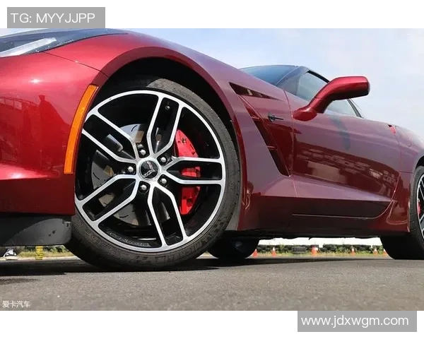 足球明星与跑车的魅力对比探讨:谁更能引领风潮与激情 足球明星与跑车的魅力对比探讨:谁更能引领风潮与激情