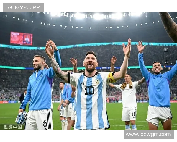 梅西在赛场上的经典庆祝动作解析与背后故事分享